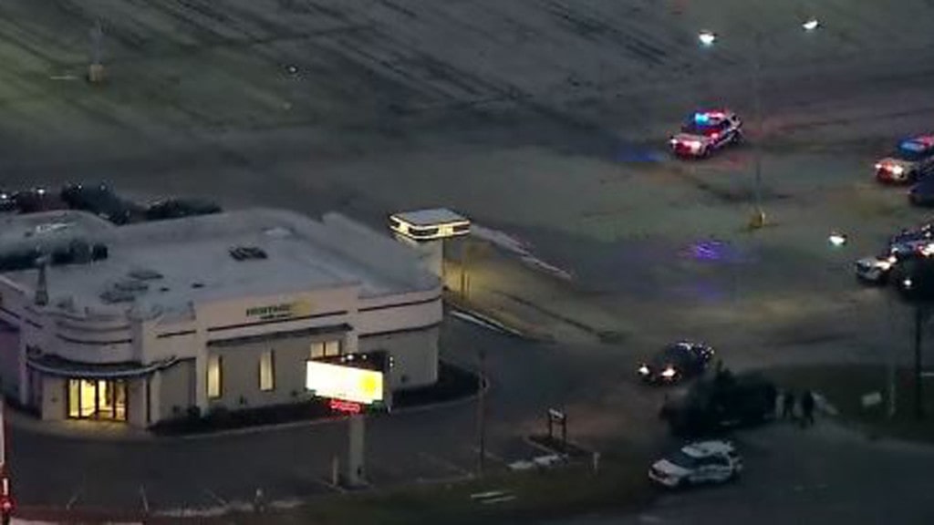 Police: Robber sexually assaulted hostage at Illinois bank